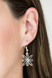 PAPARAZZI "DECKED OUT IN DAISIES" SILVER NECKLACE & EARRING SET