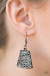 Paparazzi ♥ Here Comes The Huntress - Black ♥ Necklace